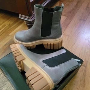 Chelsea boots